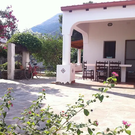Villa By The Vulcano - 70Mq Plus Large Garden And Patio Exterior photo